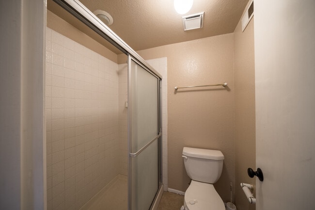 Building Photo - 1808 Cottonwood Ave