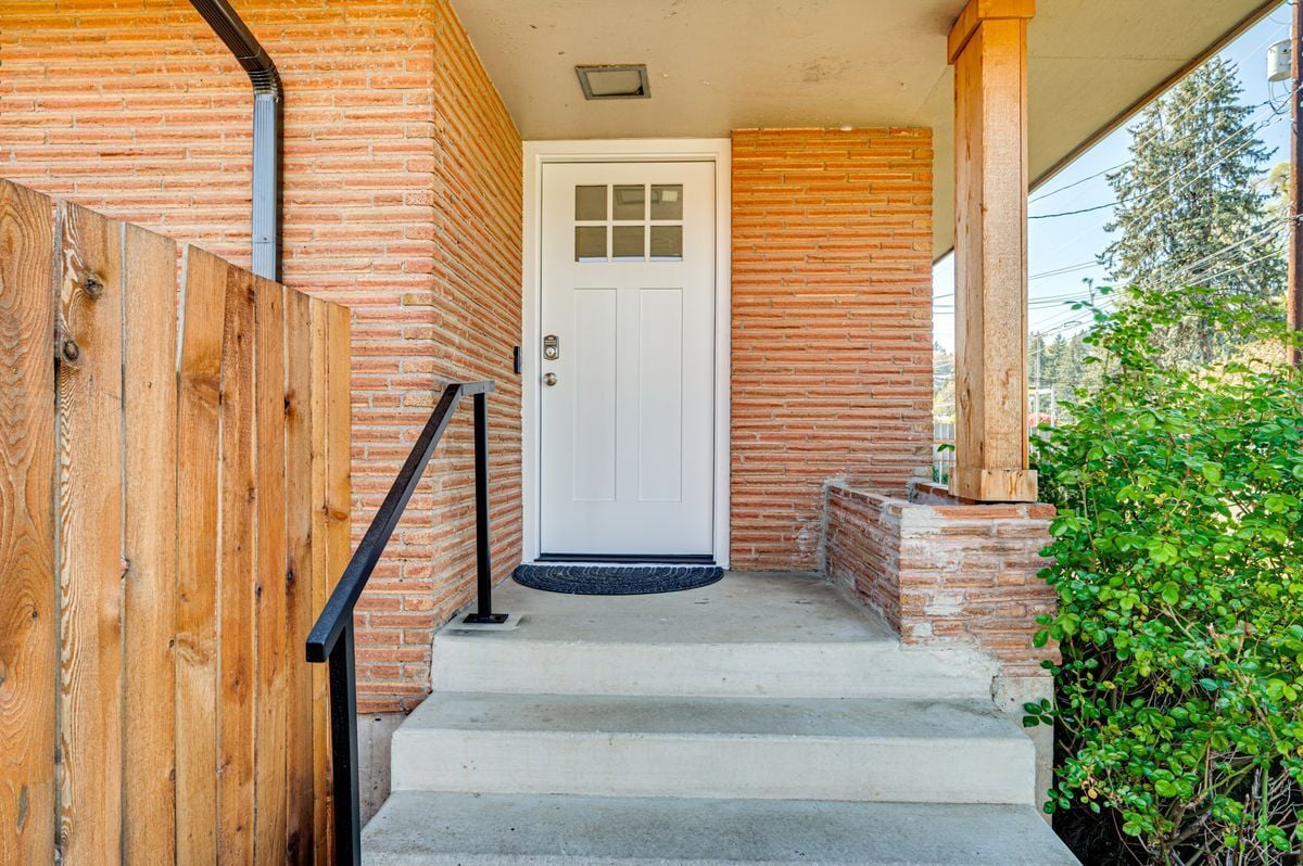 Building Photo - 634 NE 19th Ave