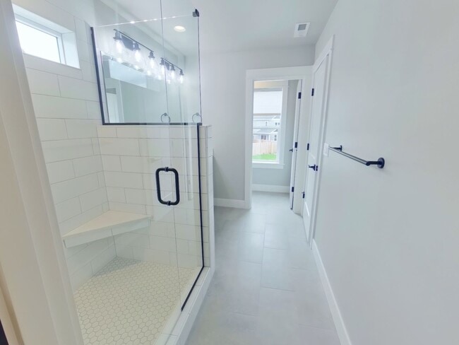 Building Photo - Newer home in The Nines in North Gilham