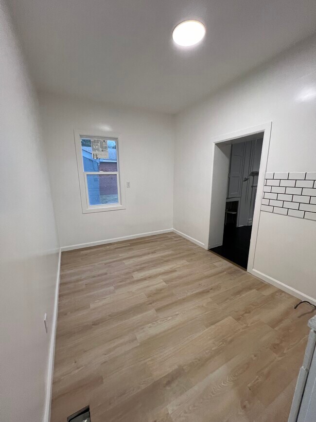 Building Photo - 3203 Tytus Ave