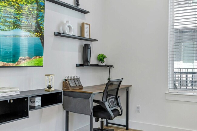 Building Photo - 3020 Live Oak St