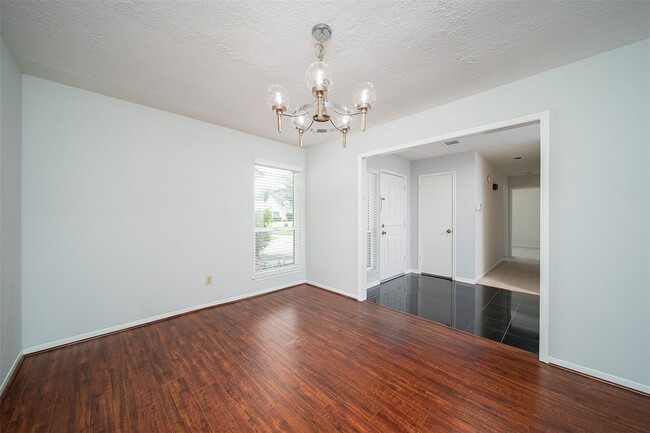 Building Photo - 2838 Colony Dr
