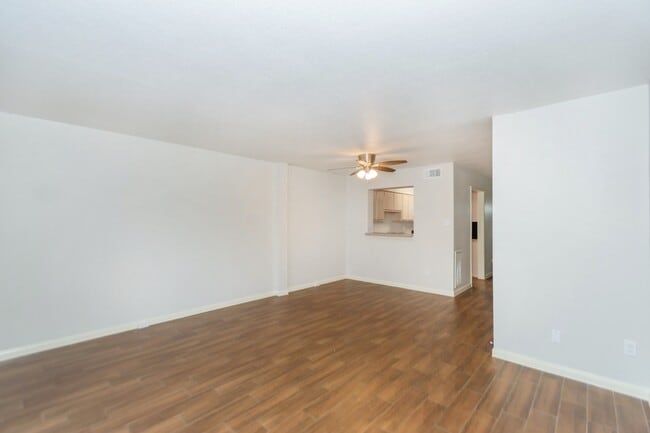 Building Photo - 7950 Grove Ridge Dr