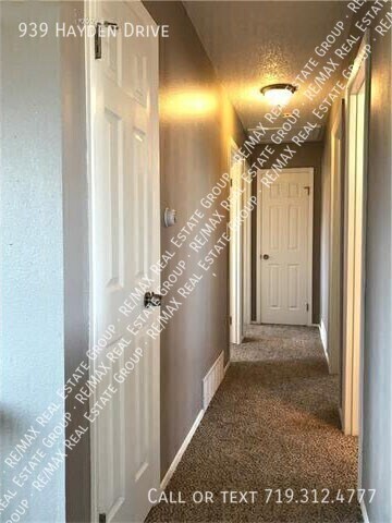 Building Photo - 939 Hayden Dr