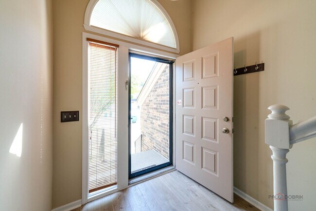 Building Photo - 305 Satinwood Terrace