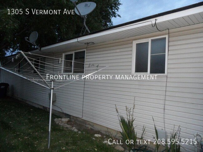 Building Photo - 1305 S Vermont Ave