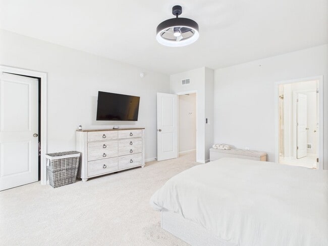 Building Photo - 642 Brookwood Glen Terrace