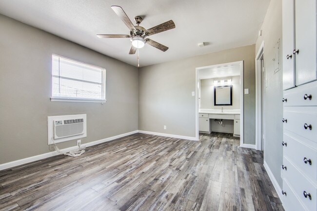 Building Photo - Falcon Ridge Apartments