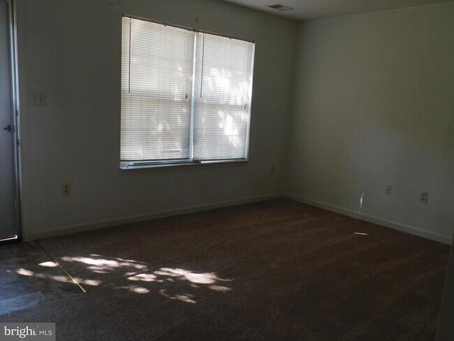 Building Photo - 506 Ridgefield Ave