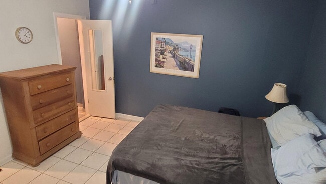 Building Photo - 324 Indiana St