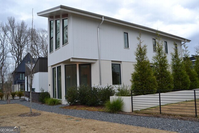 Building Photo - 370 2nd St