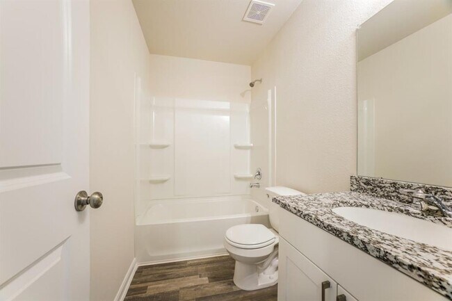 Building Photo - 15774 Del Norte Dr