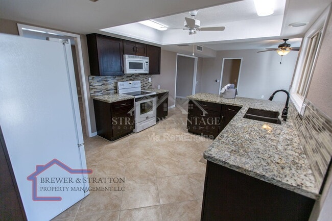 Building Photo - 18414 N 129th Ave