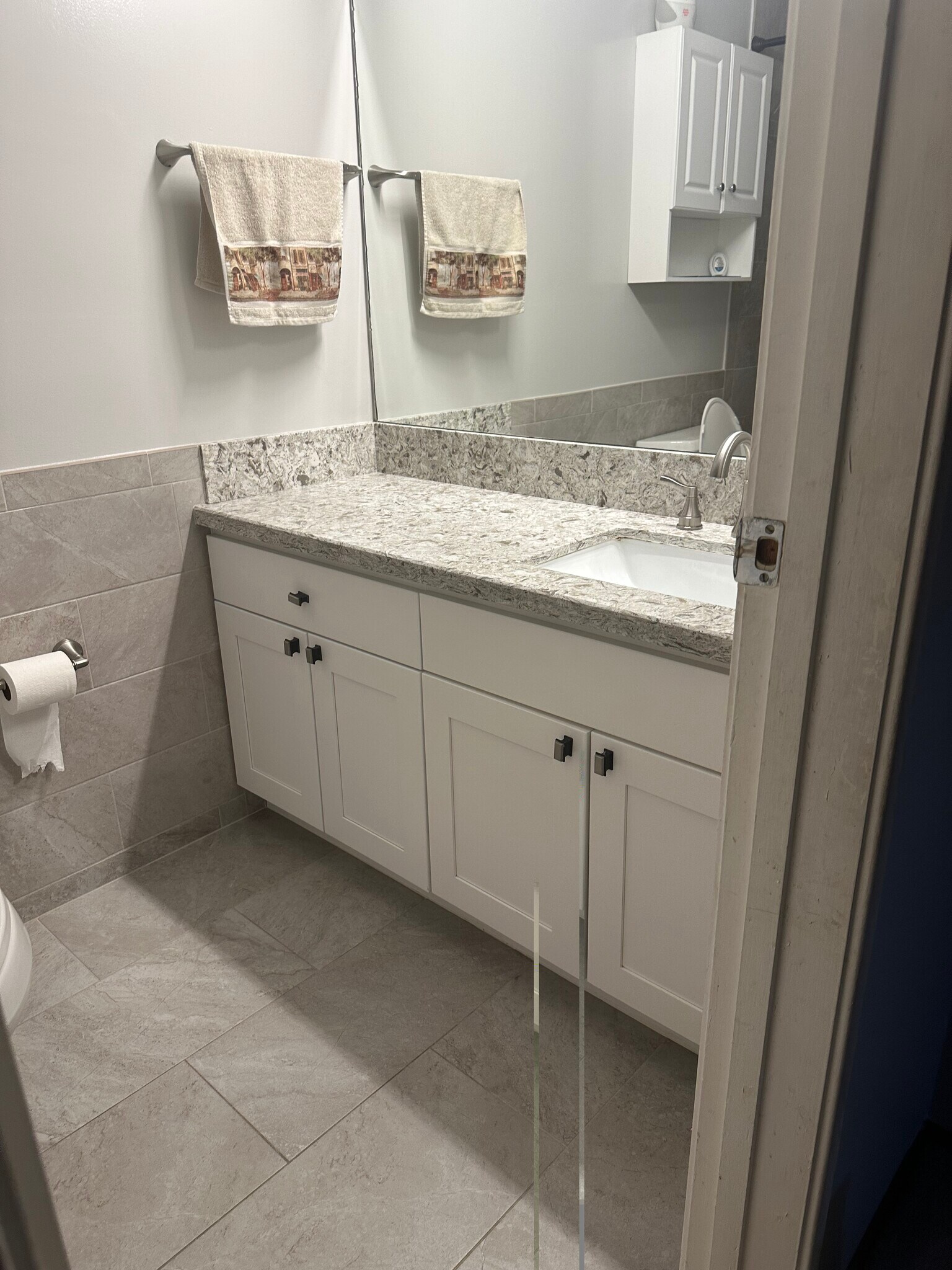 Building Photo - 932 Peninsula Ave