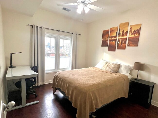 Building Photo - 811 W Superior St