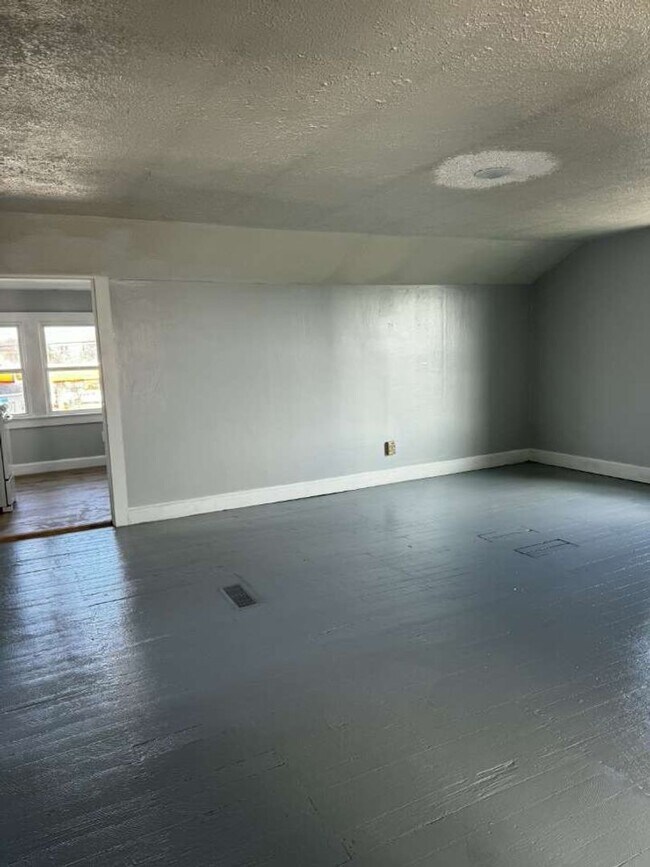 Building Photo - 25TH ST