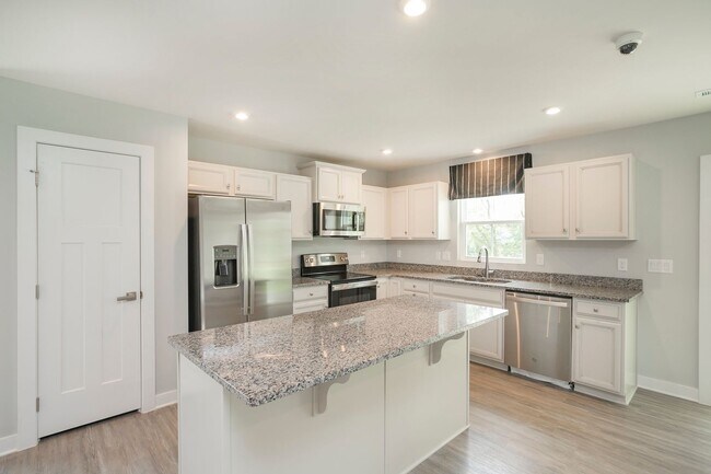 Building Photo - 711 Cottage Dr