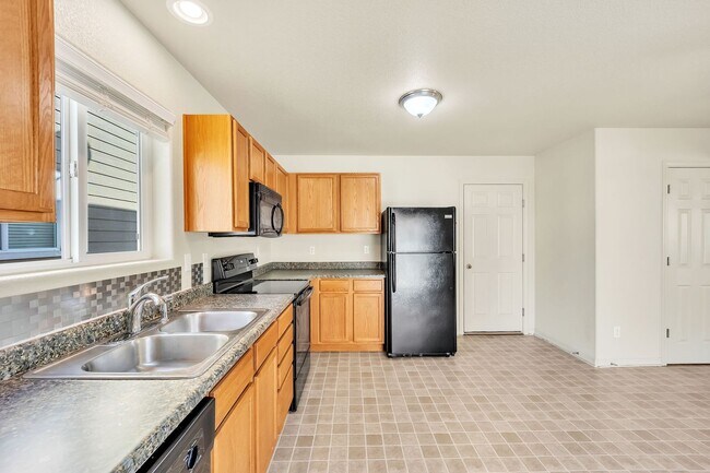 Building Photo - Academy School District 20 Home Available NOW!