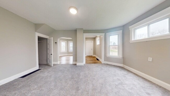 Building Photo - Lorain/W.73 neighborhood, updated 3 bed/1 bath single family house.