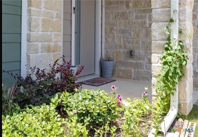 Building Photo - 14020 Neskar Dr