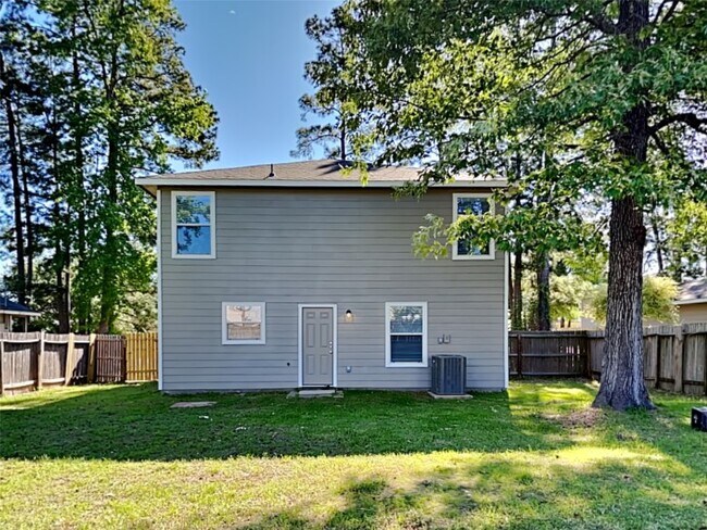 Building Photo - 16778 Fallen Timbers Dr
