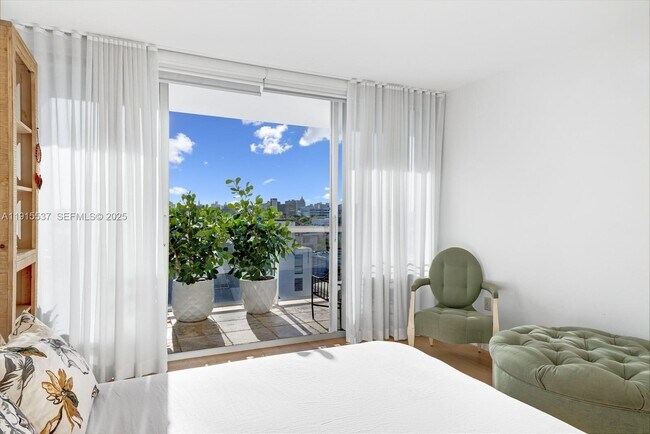 Building Photo - 1800 Sunset Harbour Dr