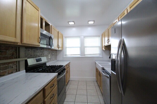 Building Photo - 1412 W 51 St