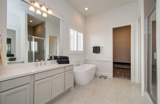 Building Photo - 2349 Goldenglade Dr