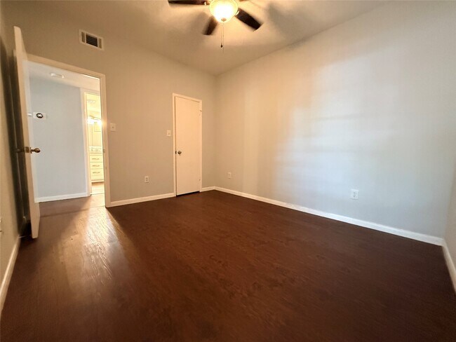 Building Photo - 2626 Holly Hall St