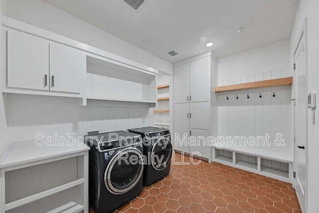 Building Photo - 1790 Coopers Hawk Dr