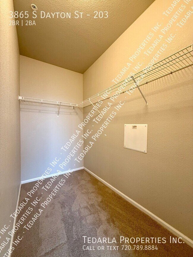 Building Photo - 3865 S Dayton St