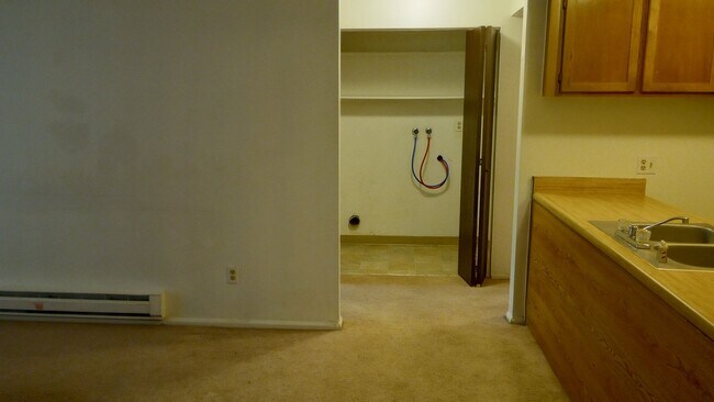 Building Photo - 1 bed, 1 Bath, 800 sqft with washer/dryer ...
