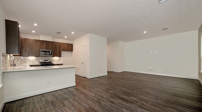 Building Photo - 27646 Mesabe Dr