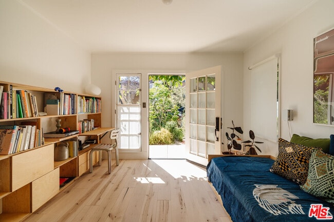 Building Photo - 1097 W Kensington Rd