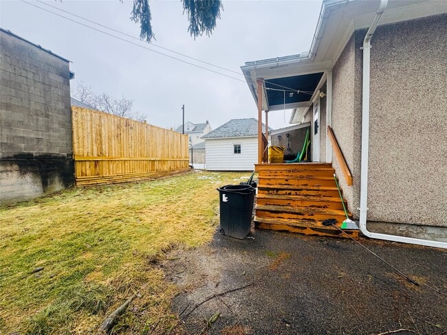 Building Photo - 121 N McKinley Ave