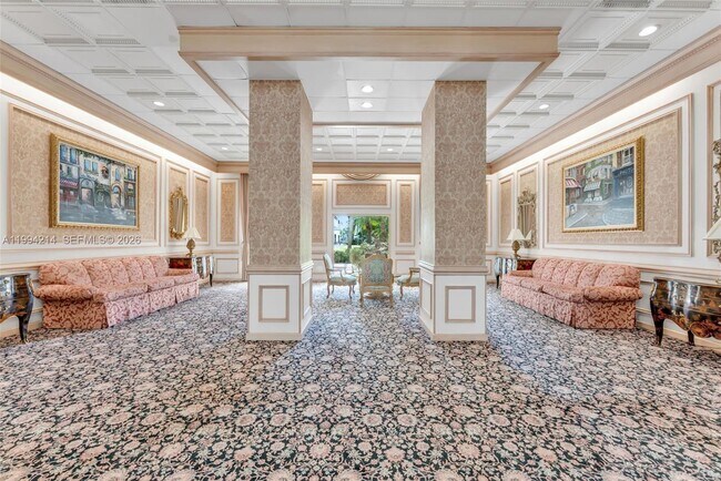 Building Photo - 2500 Parkview Dr