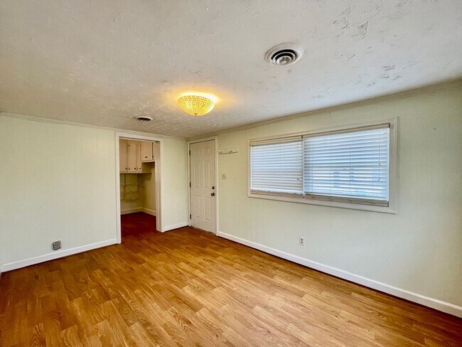 Building Photo - 1109 Smithfield Ave