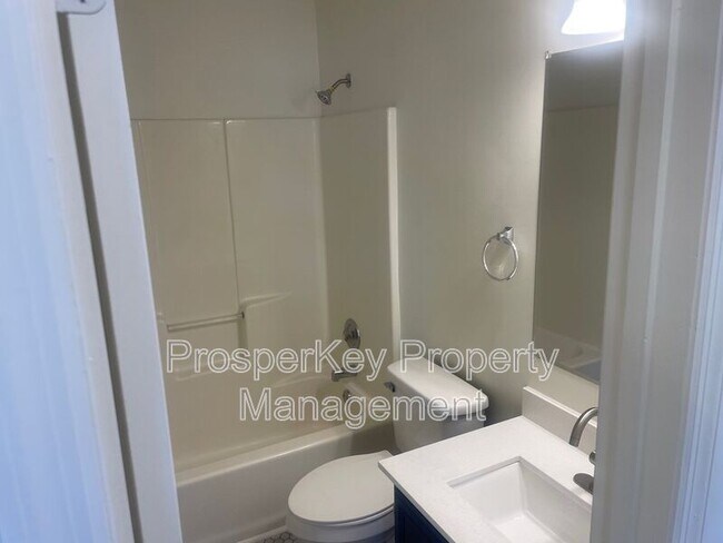 Building Photo - 207 Timber Ridge Dr