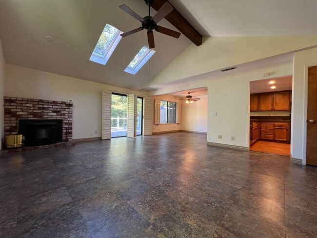 Building Photo - Quiet Home In Serene Green Belt In The Hea...