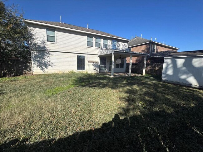 Building Photo - 19043 Country Square Dr