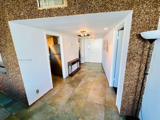 Building Photo - 900 Bay Dr