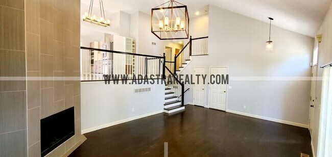 Building Photo - Gorgeous Updated Home in Blue Valley, South Overland Park-Available in APRIL!!