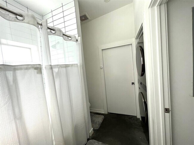 Building Photo - 1159 Perry Rd