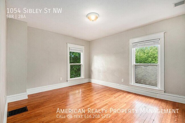 Building Photo - 1054 Sibley St NW