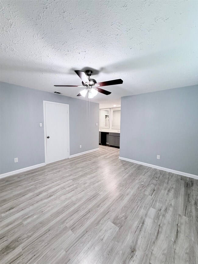 Building Photo - 13006 Bacard Ln