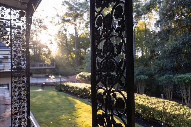 Building Photo - 200 W Paces Ferry Rd NW