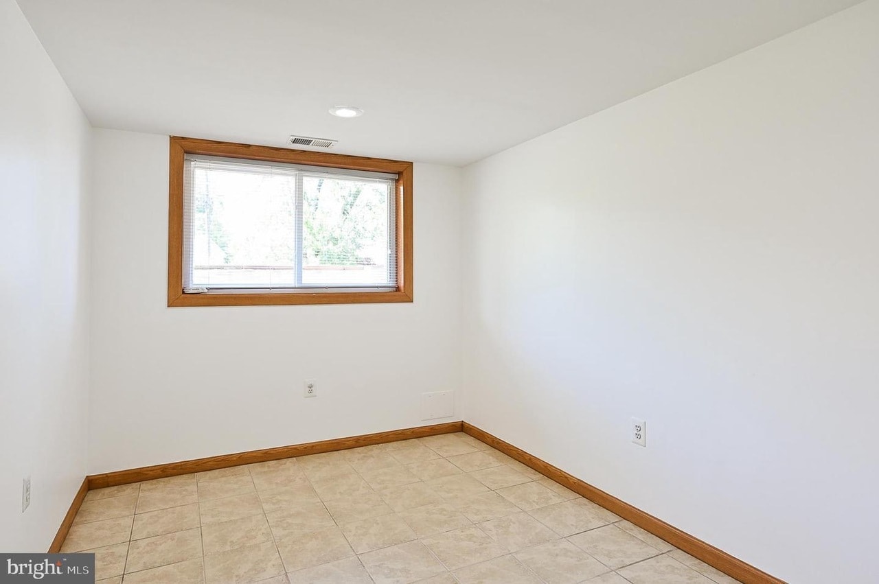 Building Photo - 5700 Chapin Ave