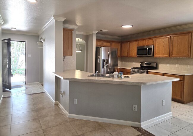 Building Photo - 18011 Featherfield Ln