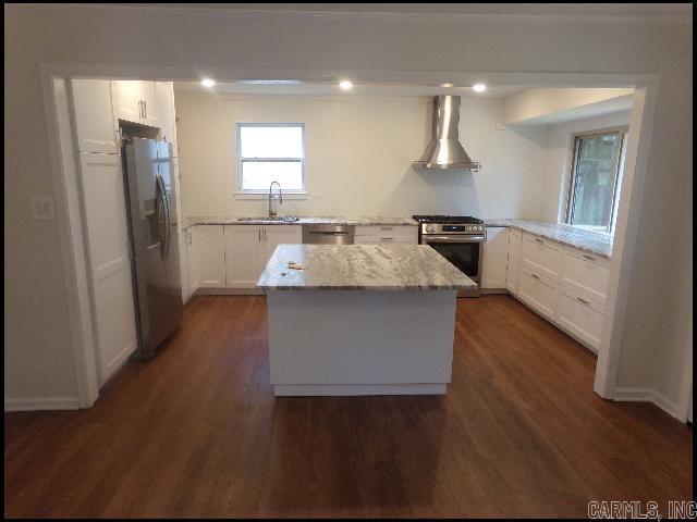 Building Photo - 6 Golden Oak Cove