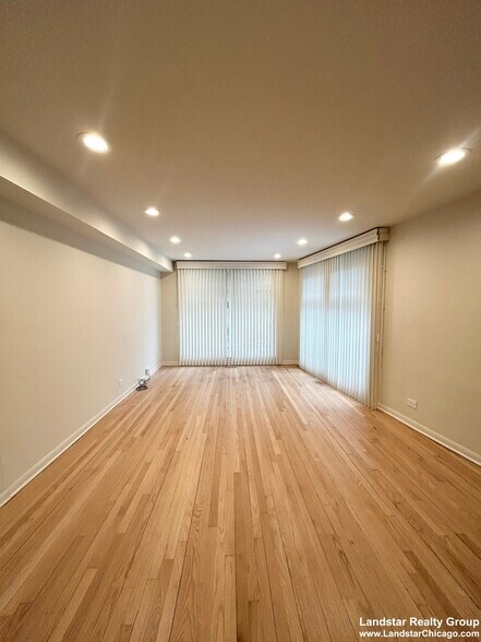 Building Photo - 1990 Sheridan Rd